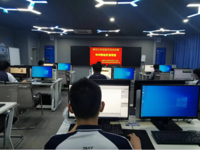 練專業(yè)技能展學(xué)生風(fēng)采——信息工程系技能競(jìng)賽決賽精彩上演